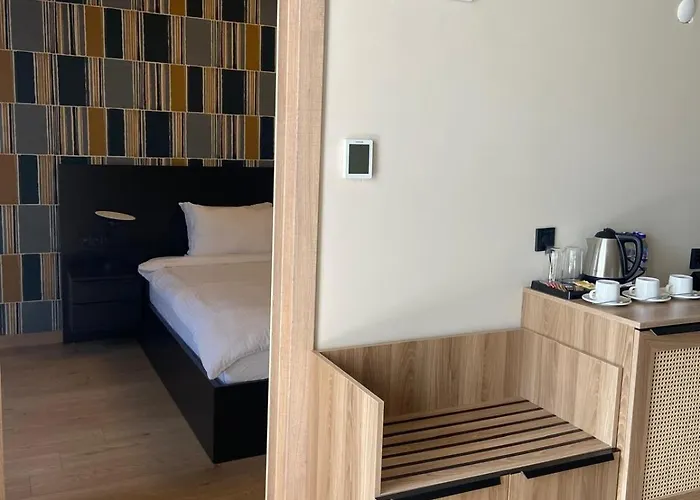 Venzi Ayayorgi-adult Only 15 *